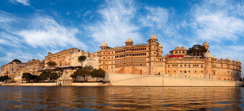 best hotel near lake pichola