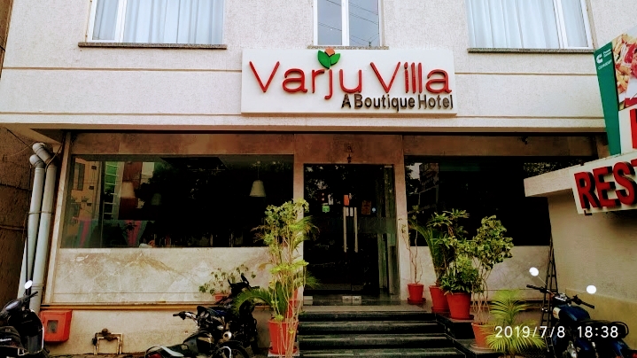 Varju Villa hotel Entrance picture